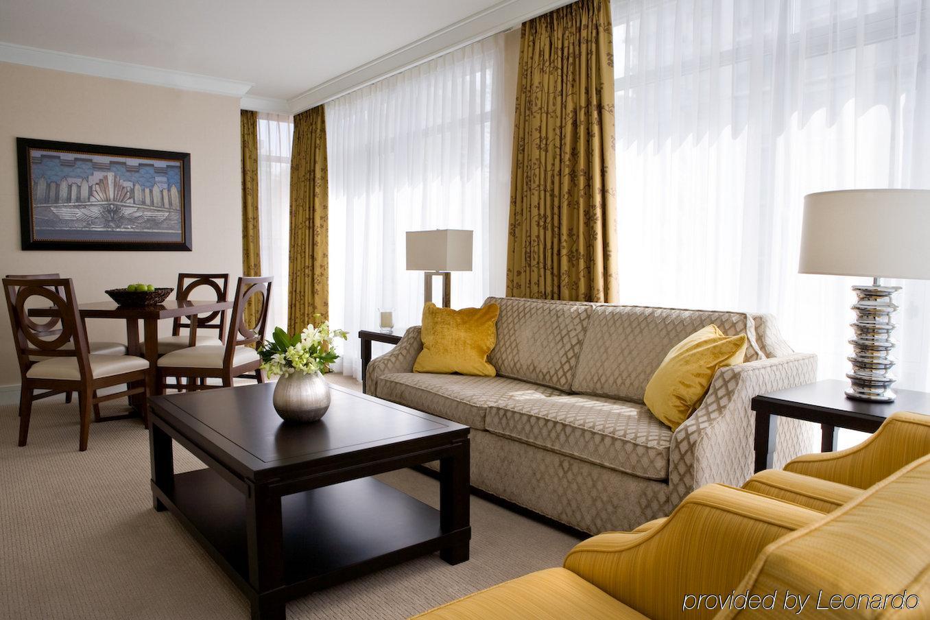 L'Hermitage Hotel Ванкувер Номер фото
